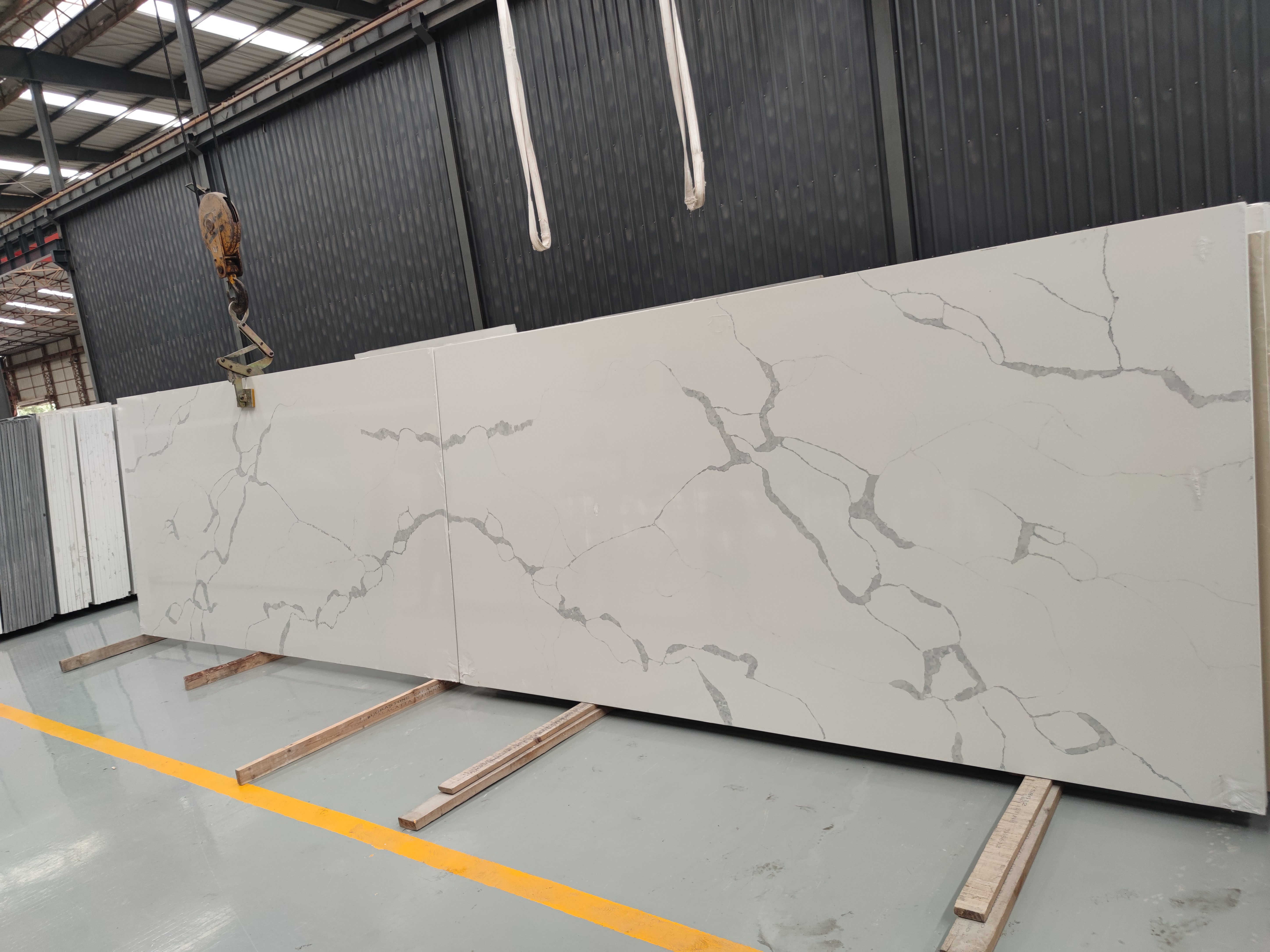 5026 Stream Quartz Slabs