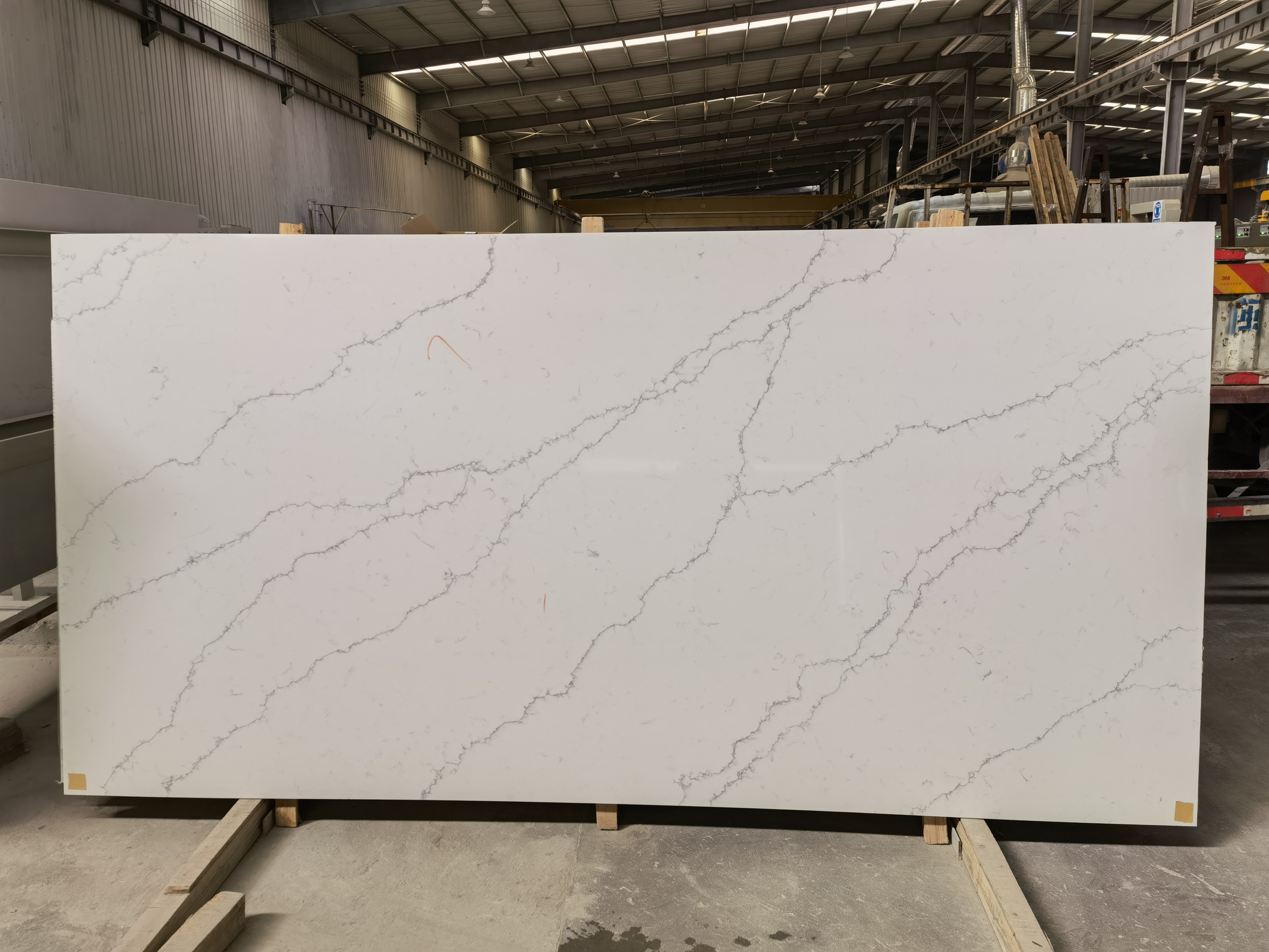 5015 Venatino Statuario Quartz Slabs