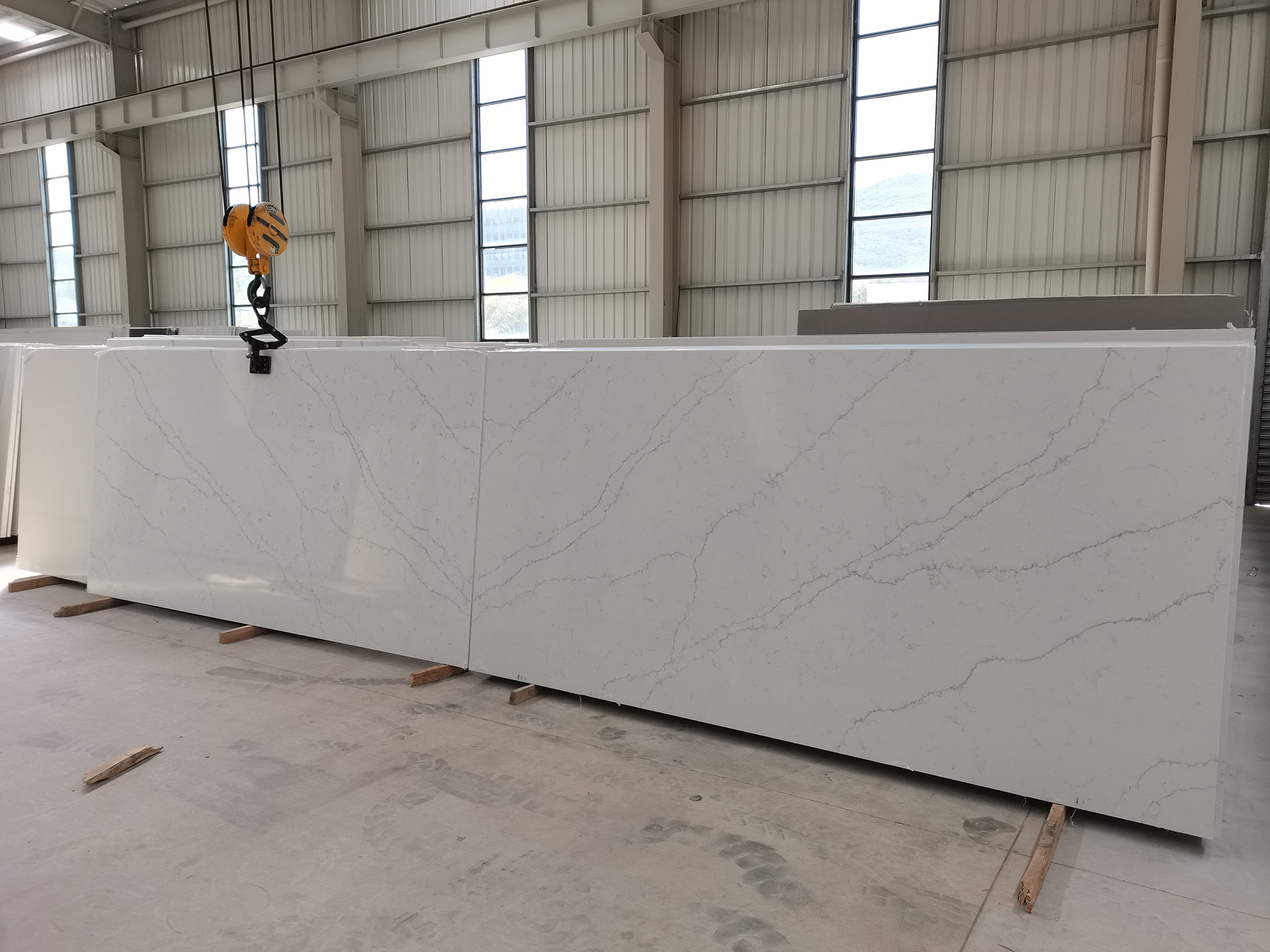 5015 Venatino Statuario Quartz Slabs