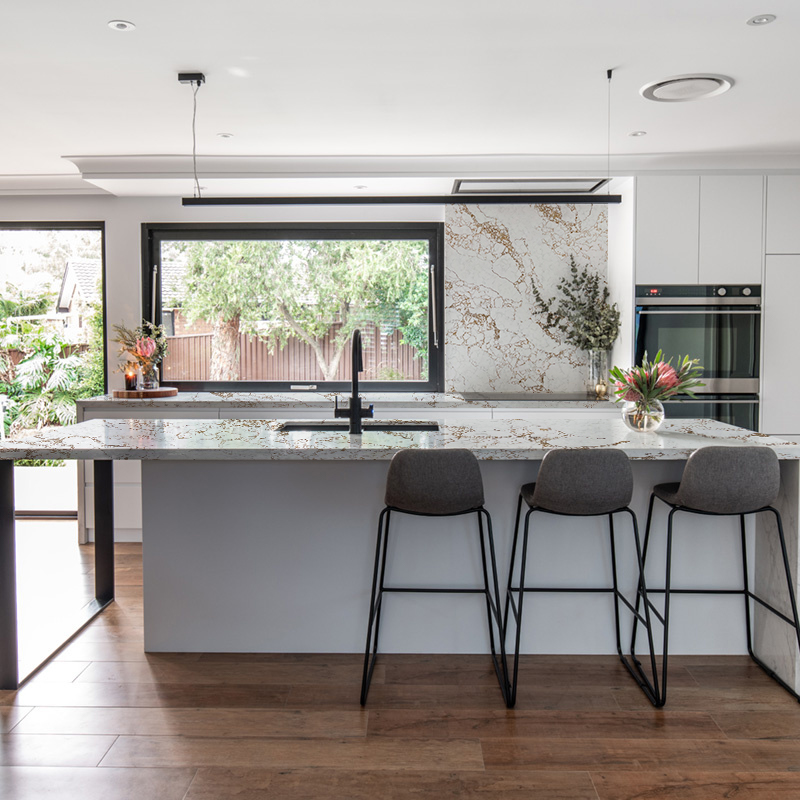 5050 Calcatta Borghini White Quartz With Gold Veins