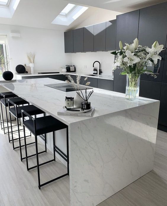 5041 Gucci White Quartz Super Jumbo Slab Countertops Wholesale